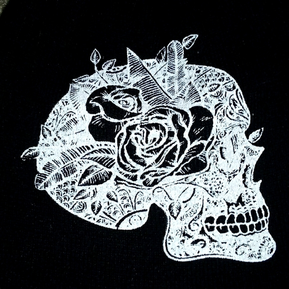 Tribal-esque skull beanie w/ roses - Picture 2 of 5